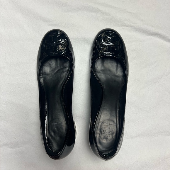 Tory Burch Amy Logo Black Patent Leather Block Heel Pumps Gold Trim 9.5 - Picture 7 of 10